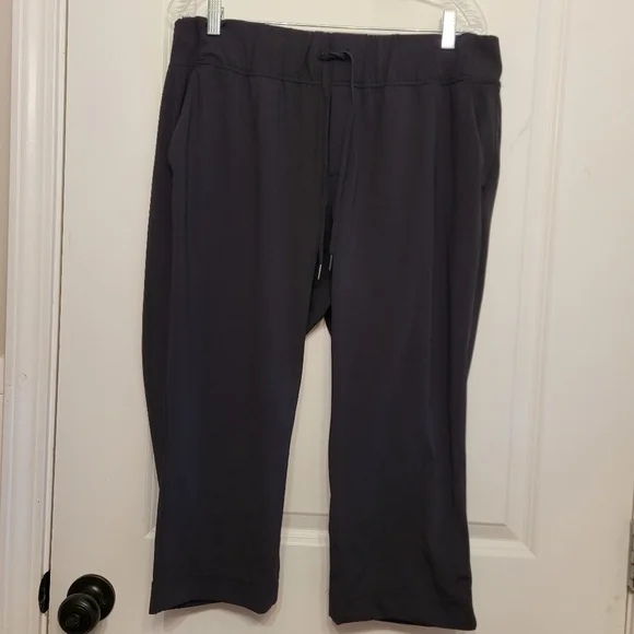 Lane Bryant LIVI Active Capri Knit Trouser Black Like New Sz 14/16 - Picture 2 of 7